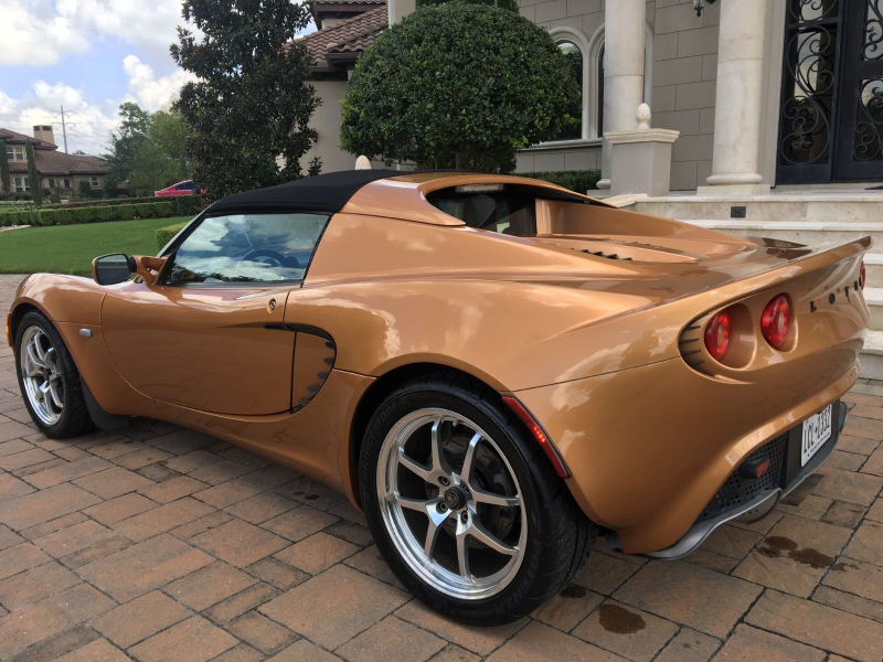 Illustration for article titled Buy This Beautiful Bronze Lotus Elise Totaled Over Bumper Scratch